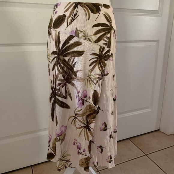 VINCE. wrap effect floral print crepe skirt - Picture 5 of 16